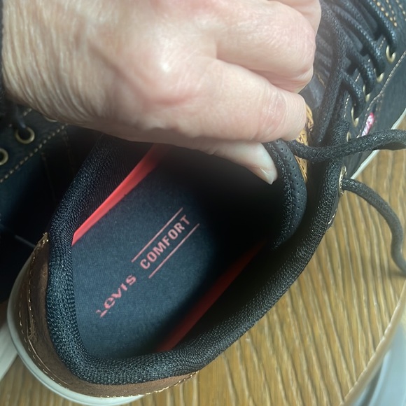 Levi Strauss & Co black and tan shoes. Size 9. Great condition! - Picture 10 of 12